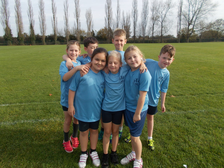 U9 XC run - November 2017. The boys team came in 6th place and the girls team came in 3rd place! A first running event for many of the children and they really enjoyed it too!