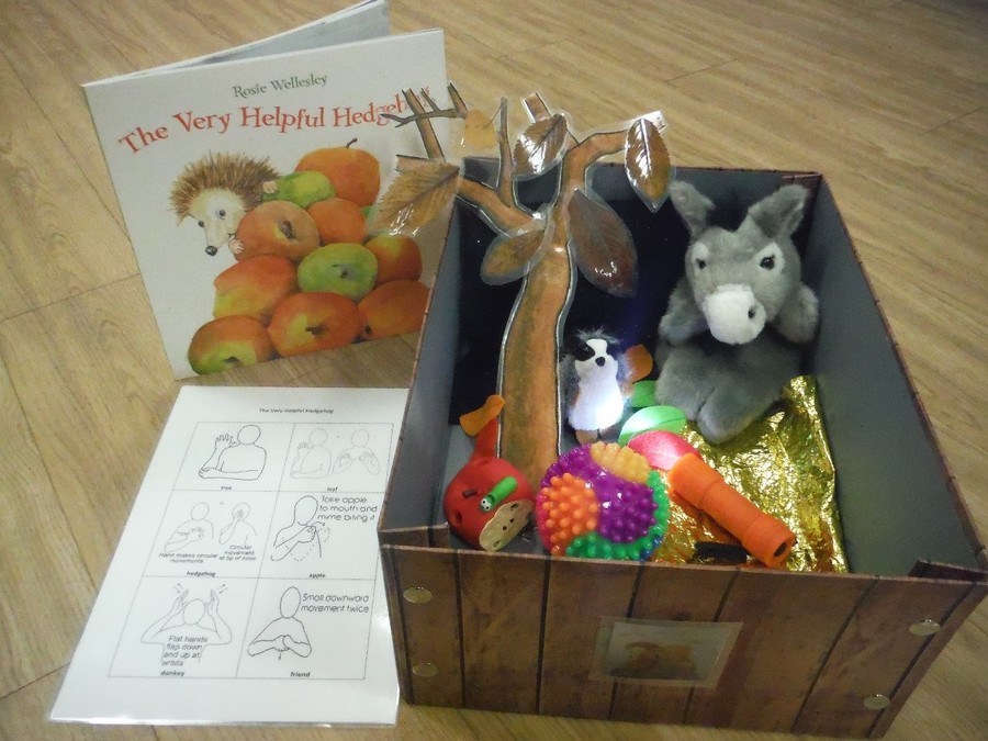 A topical story box to develop awareness of Autumn