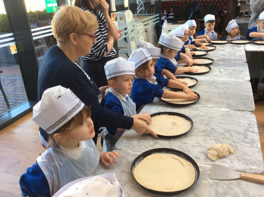 Placing the dough on the cooking tin.