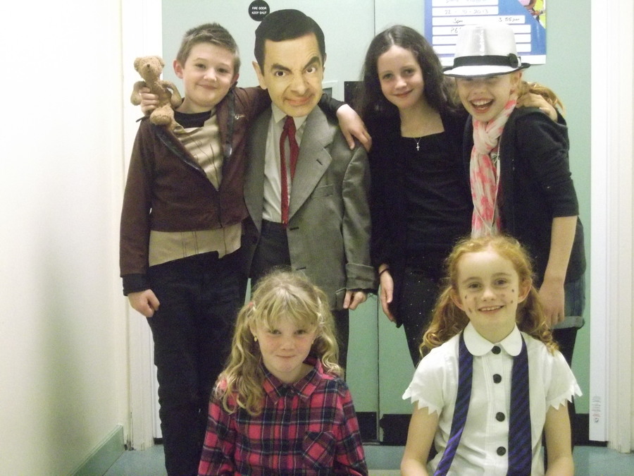 Jordan, Mr Bean (Who is behind that mask?) , Aidin, Emma, Amy and Molly enjoy posing for the camera!
