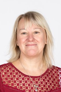 <br>Ms Kim Reeve