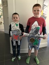 The Payne family created these recycled robots. <br>What a great idea!