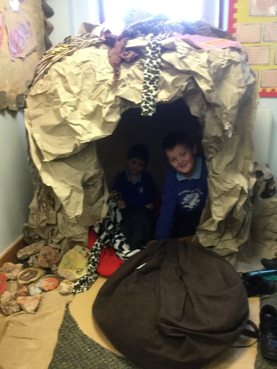A cave in the classroom as a reading cave
