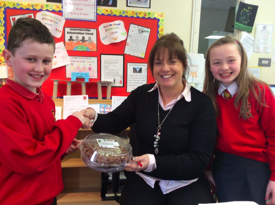Ms Oldham shakes Niall's hand as he pulled out the winning ticket for Adele's cake!