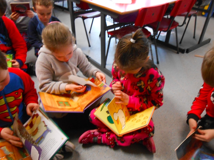 Look at how well the P.1 can concentrate to read their favourite stories.