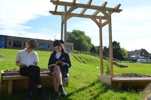 KS2 Read Outdoors (2).JPG