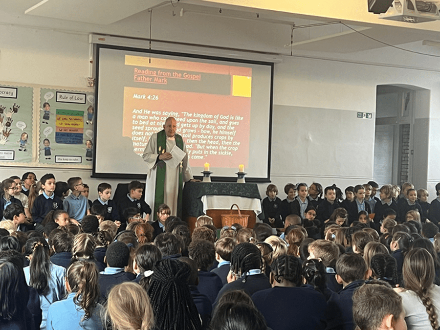 Year 4 led the whole school in our Harvest liturgy. The children read and sang beautifully and the Harvest donations they collected will be given to the Muswell Hill Soup Kitchen to help others in need. 