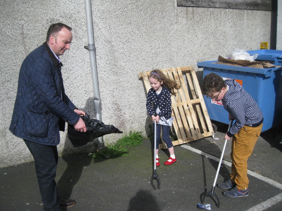 The Close family working together to tidy up their local community!  Well done!