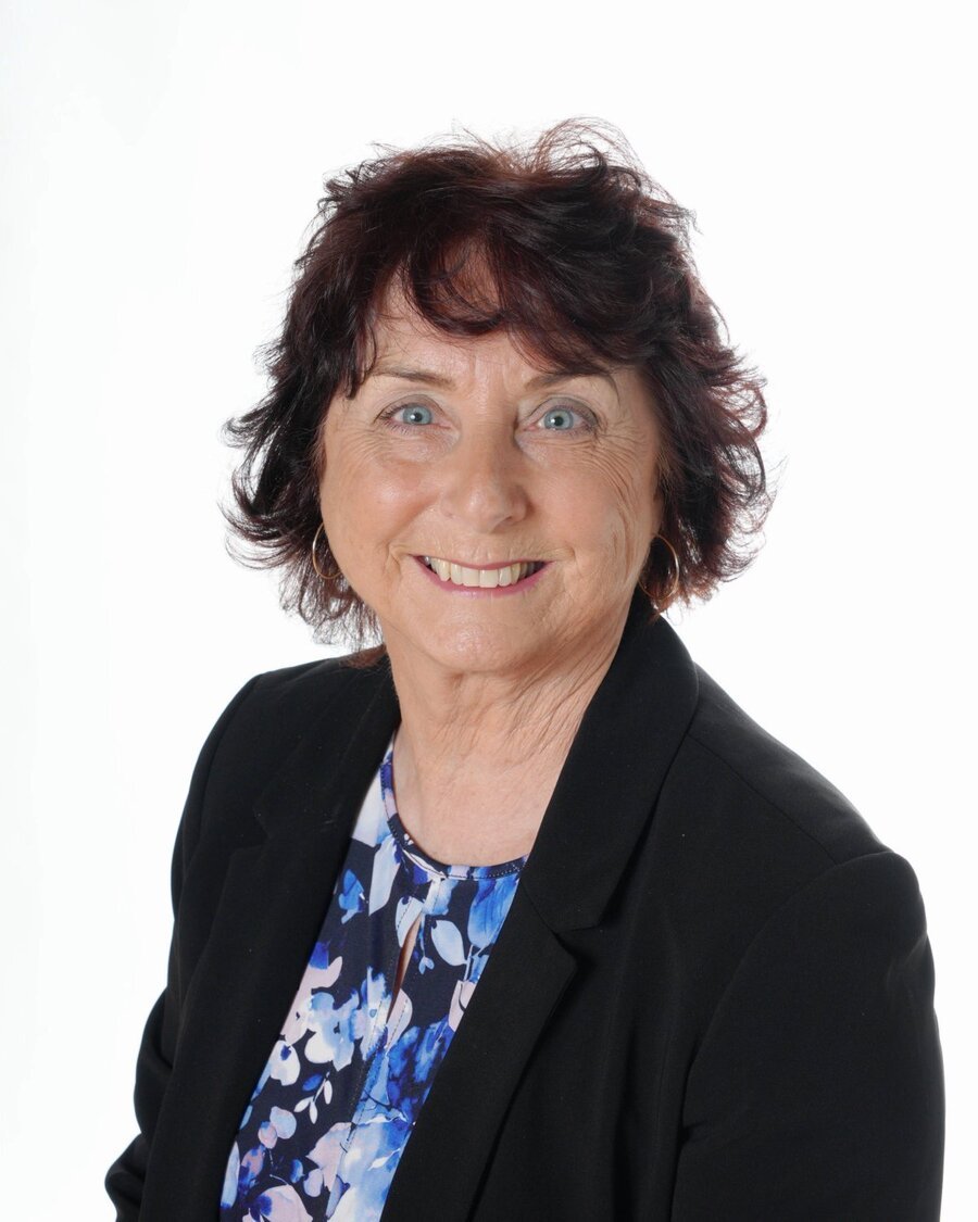 Mrs J K Fearnley OBE, CEO, Director of Leadership Mrs J K Fearnley OBE, CEO, Director of Leadership