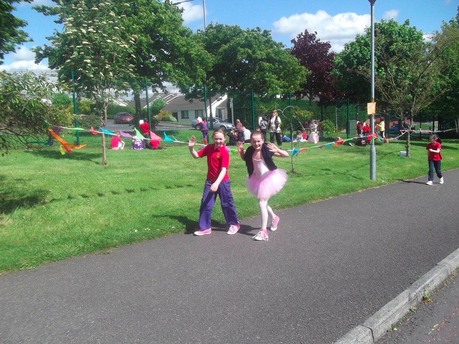 Adelle and Lauren, as a pretty ballerina, make it look easy!