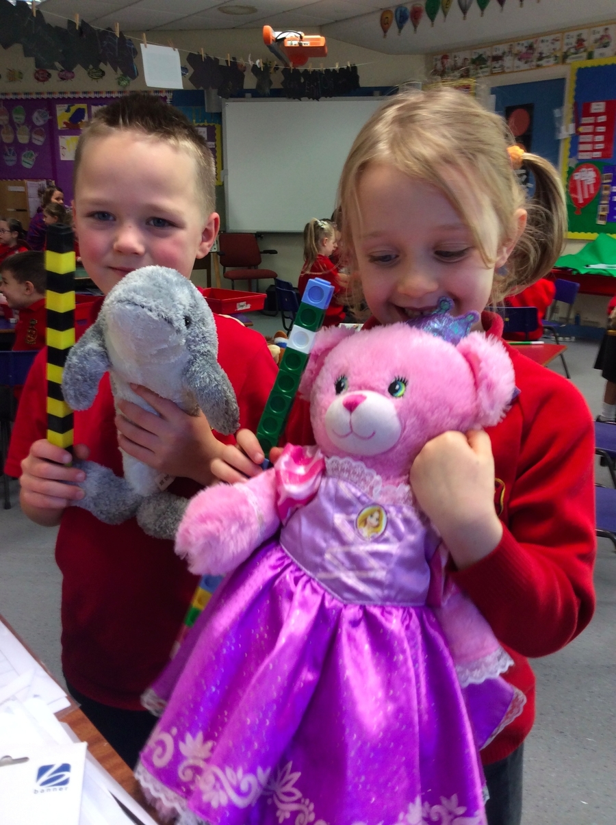 Zofia and Tom P.2 D compare their teddies