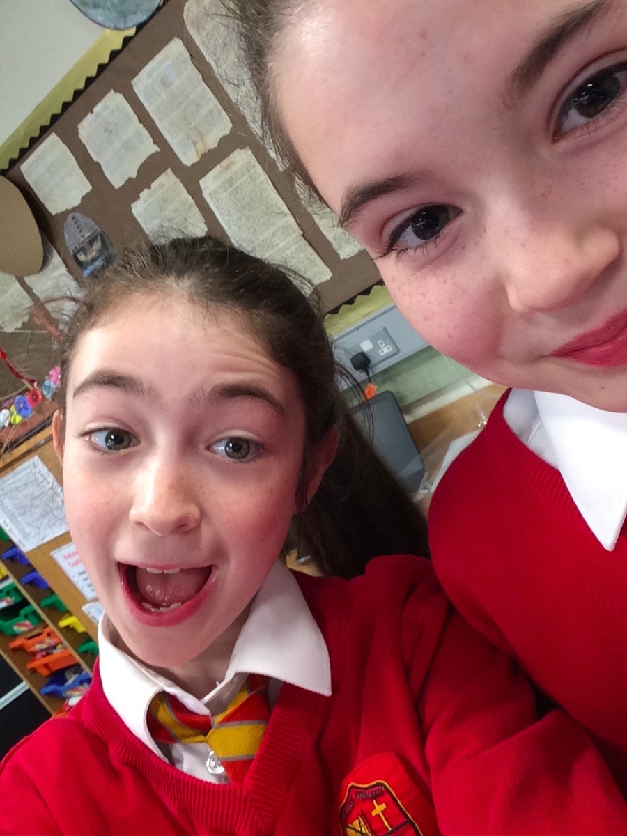 Ruby and Jessica pull a selfie!