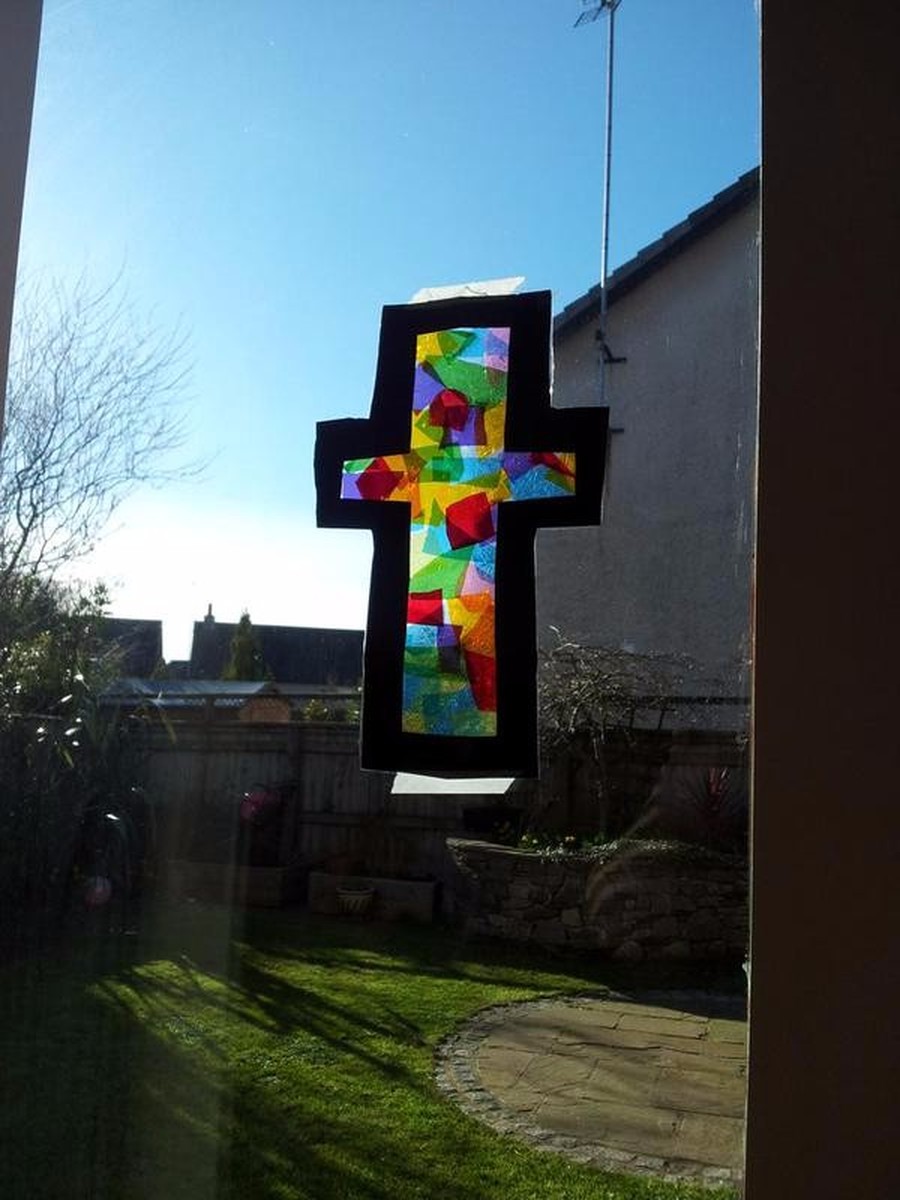 Edith in Class 1 made this cross with her mum during our Parent Activity afternoon.  Her mum tweeted us this photograph of it proudly displayed in their window at home.