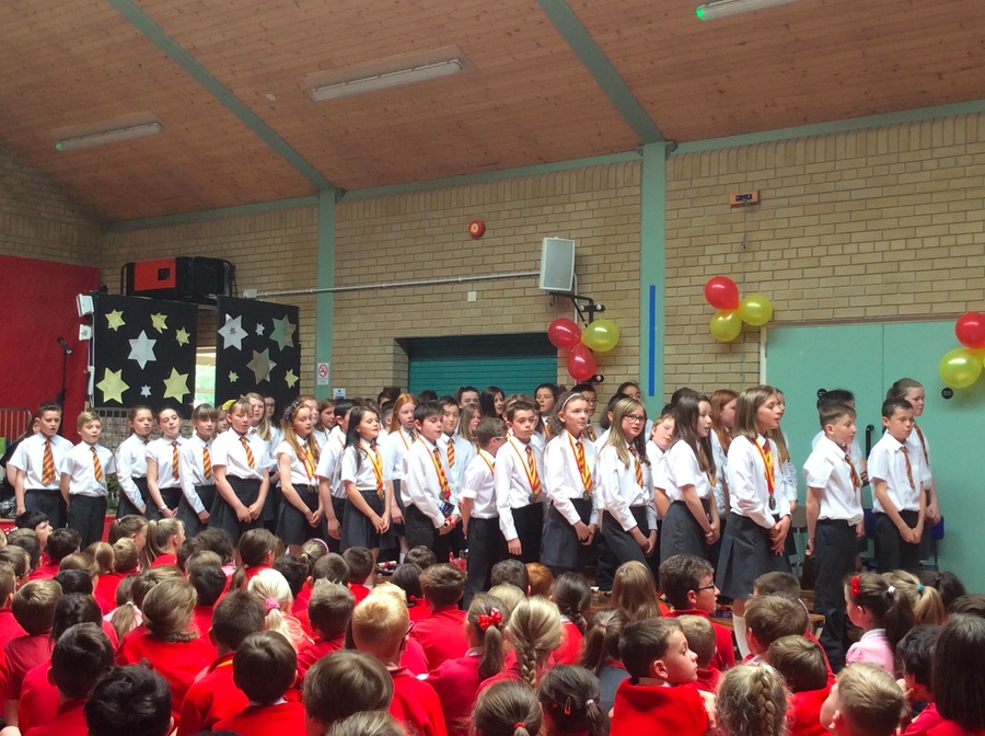 P7 Lead the Prize Giving service with their beautiful singing. 