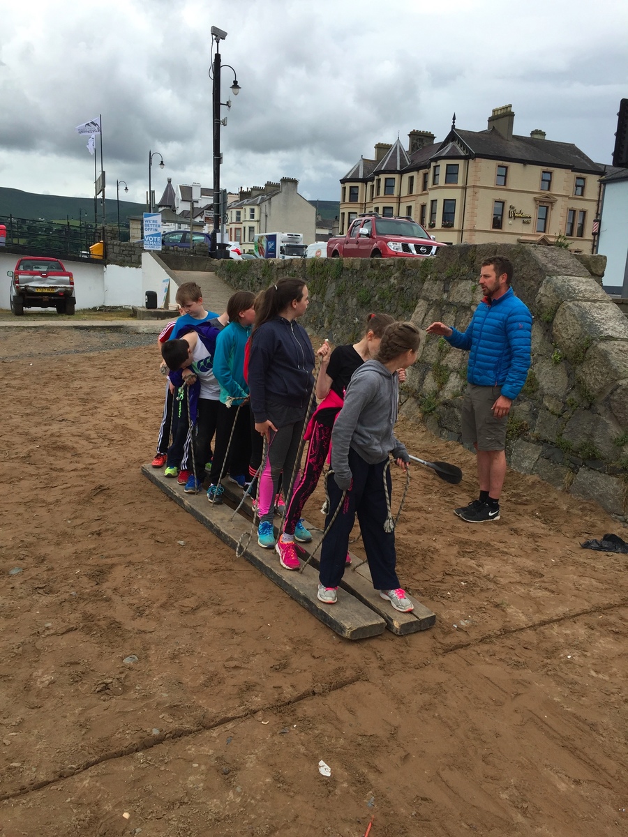P.6S had to work  as a team!
