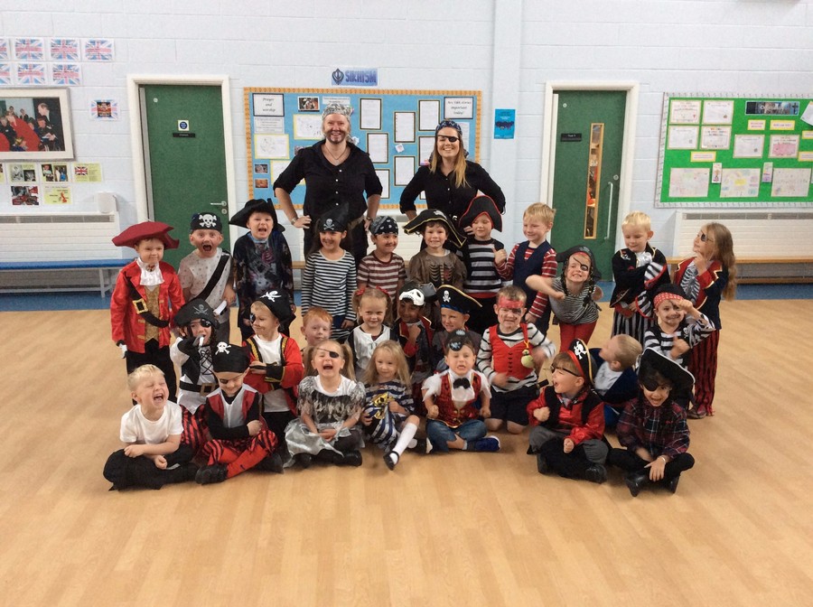 We had a fantastic time being pirates during Pirate day! Have a look at the slideshow below for all the exciting things we did!