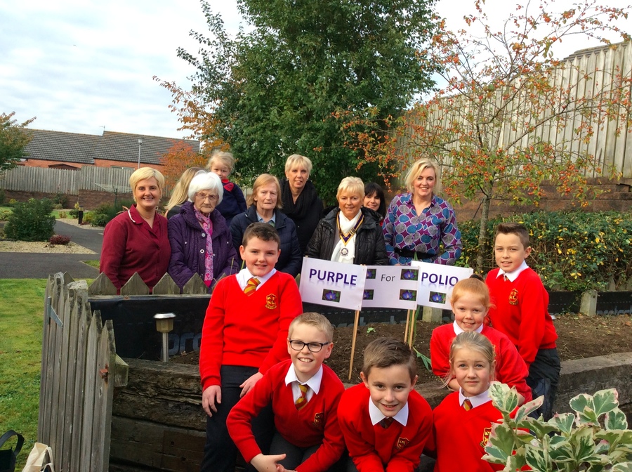 ECO monitors and Mrs Davis share some crocus corms with residents from Spelga Mews