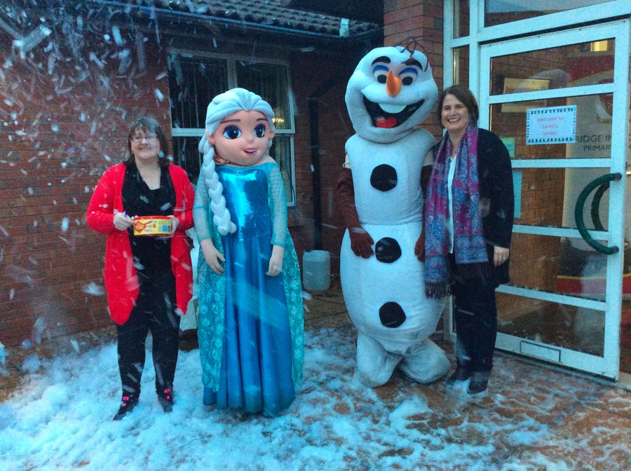 Elsa and Olaf help Mrs Devlin and Mrs Proctor open the Grotto in a flurry of snow...
