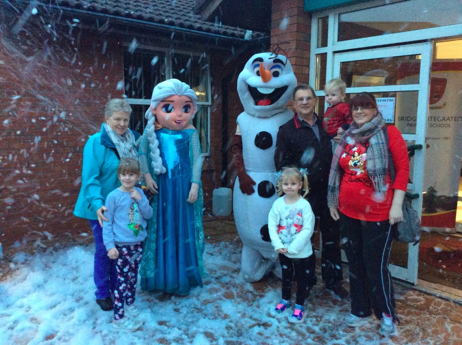 Olaf and Elas were a huge attraction on the night, as was the snow machine! 