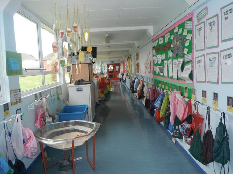 Year 1 Corridor. You will find Wrens, Robins and Wagtails classrooms along this corridor.