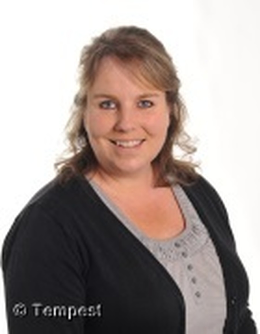 Miss Bloomfield - Hedgehogs Class Teacher Miss Bloomfield - Hedgehogs Class Teacher